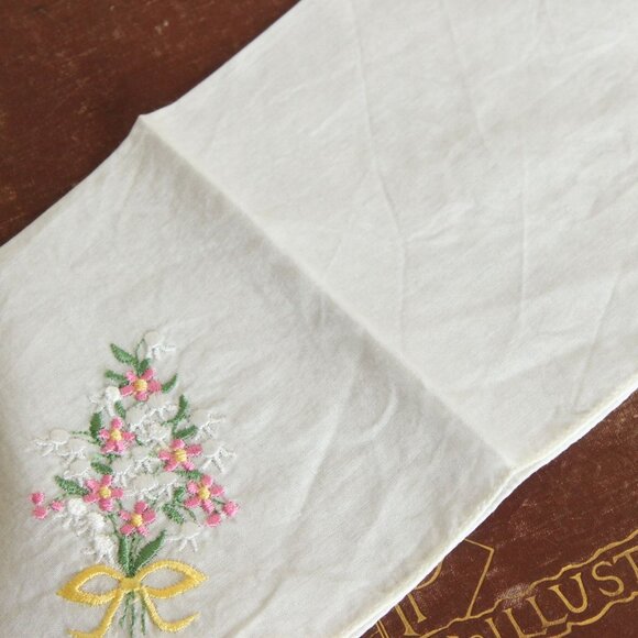 Vintage Handkerchief, White Linen with Pink and White Floral Embroidered Hankie - Picture 3 of 10